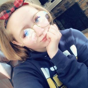 Meet your Posher, Elena